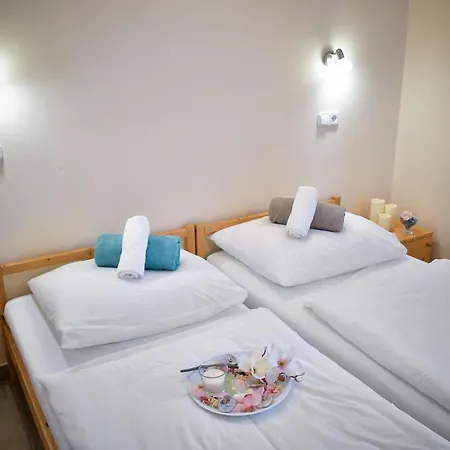 Lodge Szentesi Sport- Es Ueduelokoezpont *