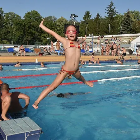 Szentesi Sport- Es Ueduelokoezpont