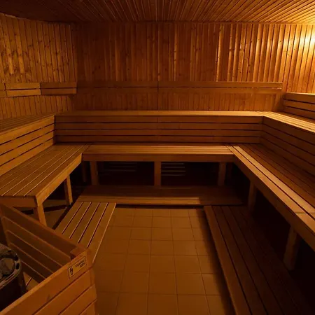 Lodge Szentesi Sport- Es Ueduelokoezpont