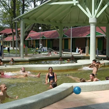 Szentesi Sport- Es Ueduelokoezpont Semesteranläggning (resort) *