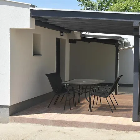 Szentesi Sport- Es Ueduelokoezpont Lodge *