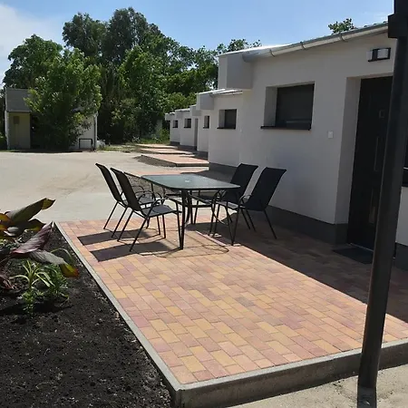 Szentesi Sport- Es Ueduelokoezpont Lodge