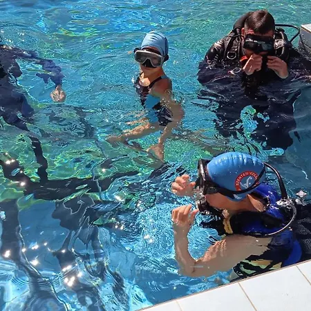 Szentesi Sport- Es Ueduelokoezpont Lodge *