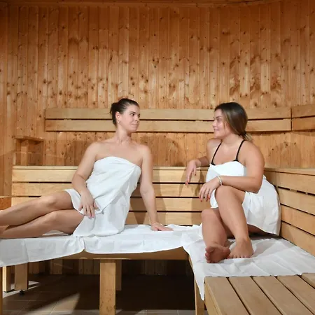 Szentesi Sport- Es Ueduelokoezpont * Szentes