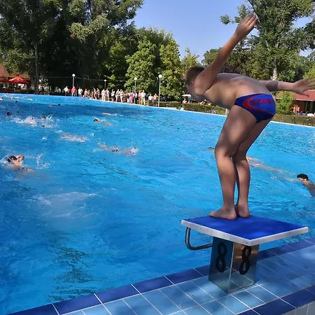 Semesteranläggning (resort) Szentesi Sport- Es Ueduelokoezpont *
