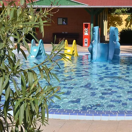 Szentesi Sport- Es Ueduelokoezpont * Szentes